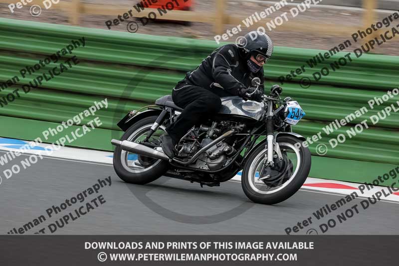 Vintage motorcycle club;eventdigitalimages;mallory park;mallory park trackday photographs;no limits trackdays;peter wileman photography;trackday digital images;trackday photos;vmcc festival 1000 bikes photographs